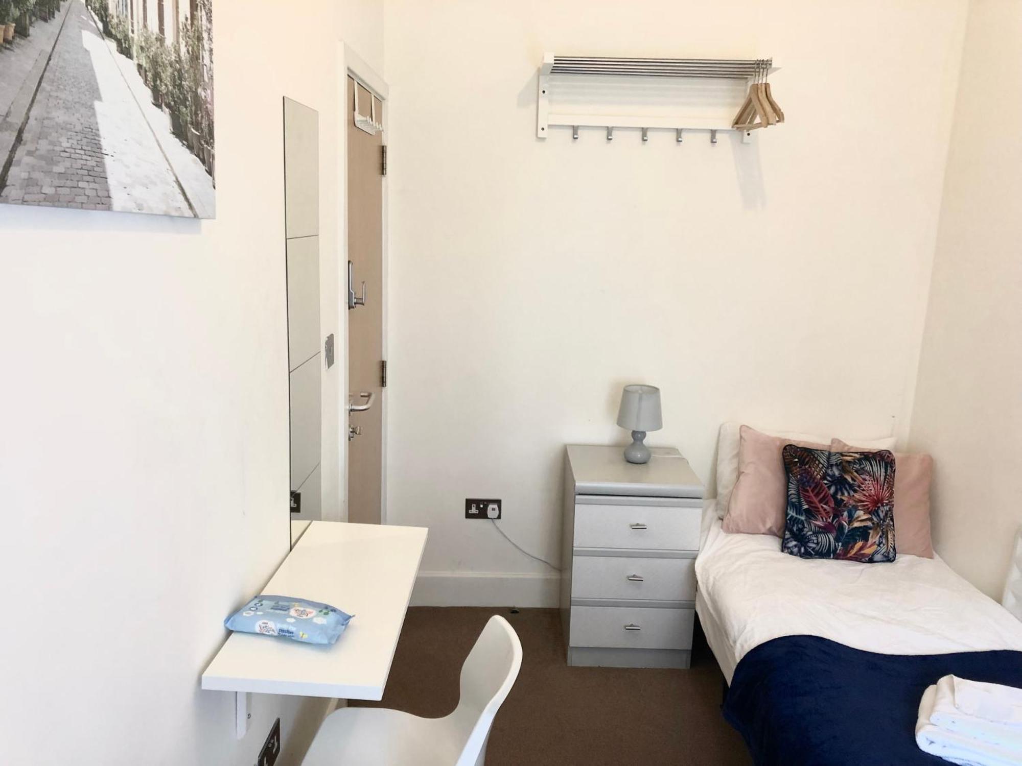 Metropolitan Coziness Private Bedrooms In Euston Station 161 Londres